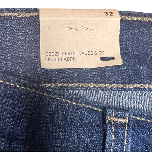 Women's Levi's® Mid-Length Jean Shorts Dark Wash Size 32 NWT - Picture 5 of 9